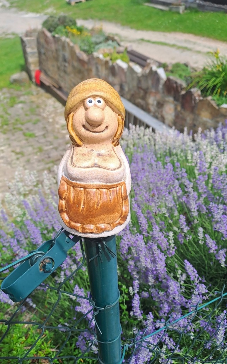 Keramická figurka na plot